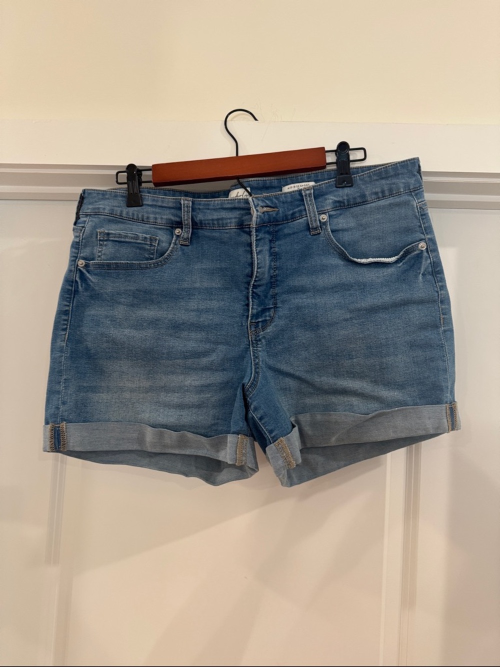 Cuffed Light Blue Denim Women’s Shorts